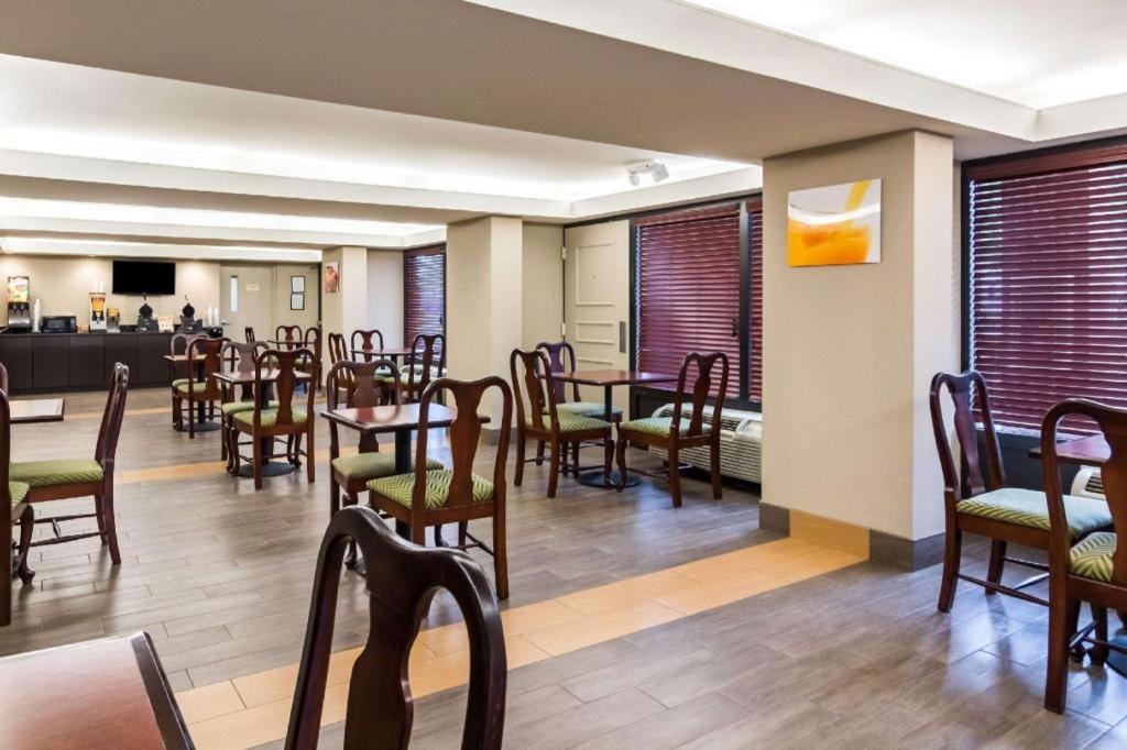 Quality Inn Manassas Bagian luar foto