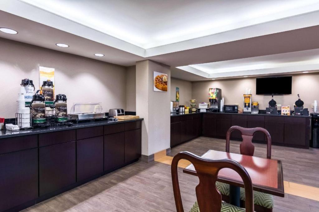 Quality Inn Manassas Bagian luar foto