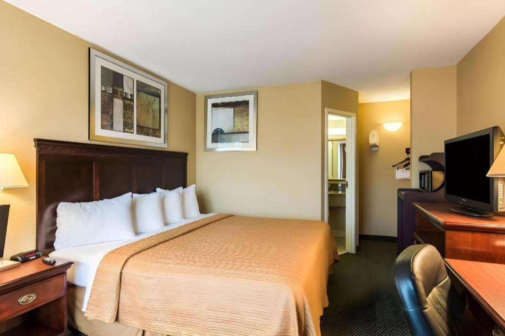 Quality Inn Manassas Bagian luar foto