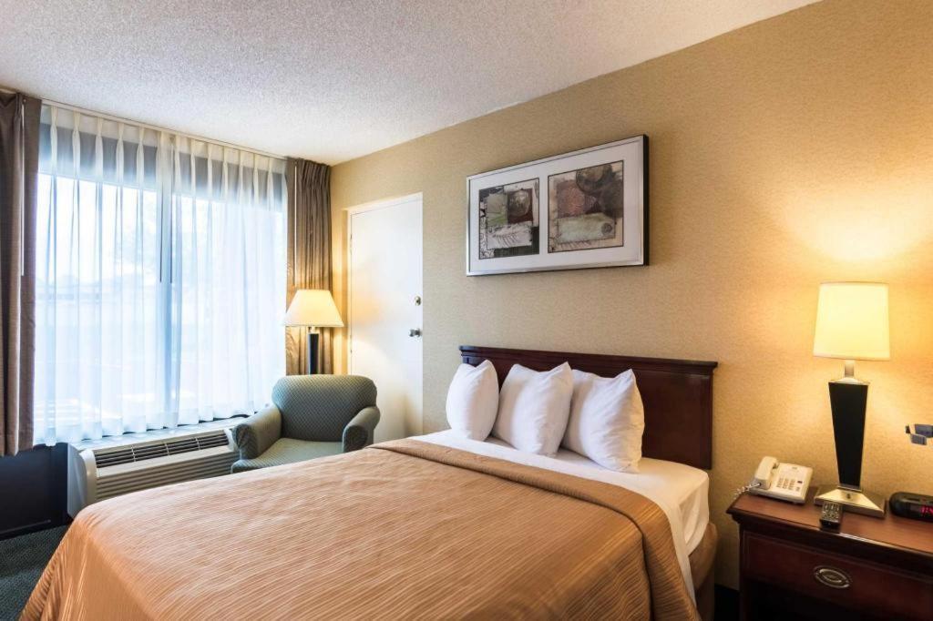 Quality Inn Manassas Bagian luar foto