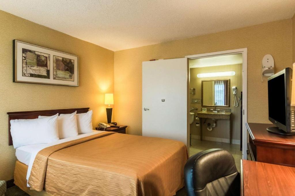 Quality Inn Manassas Bagian luar foto