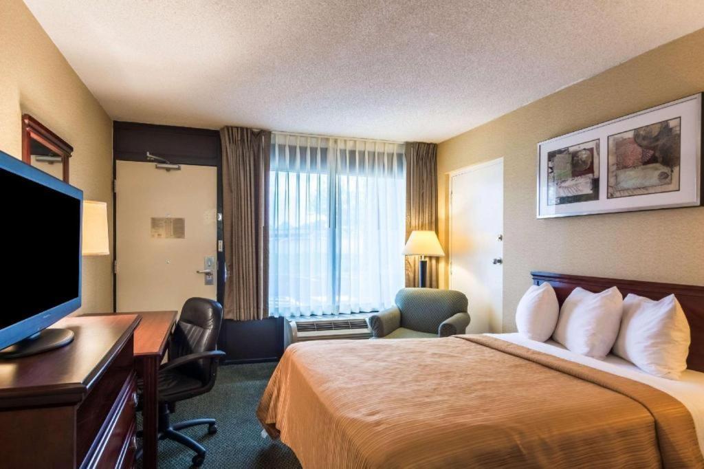 Quality Inn Manassas Bagian luar foto