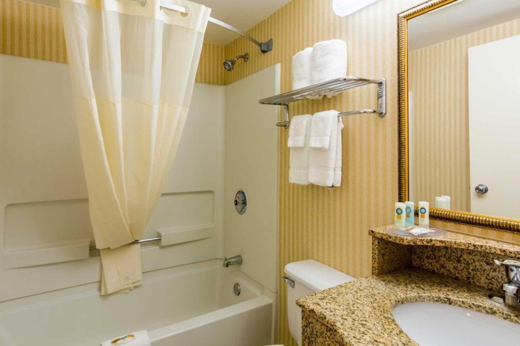 Quality Inn Manassas Bagian luar foto