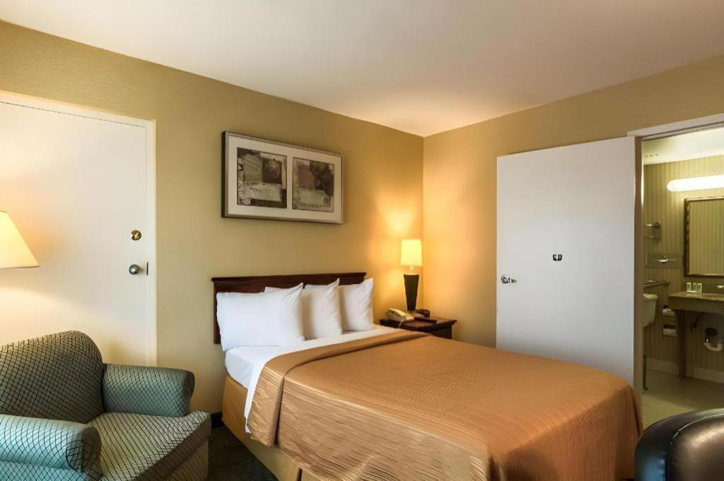 Quality Inn Manassas Bagian luar foto