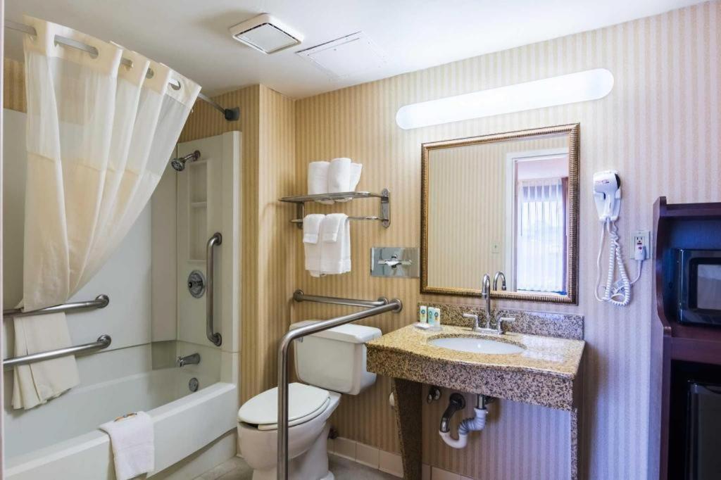Quality Inn Manassas Bagian luar foto